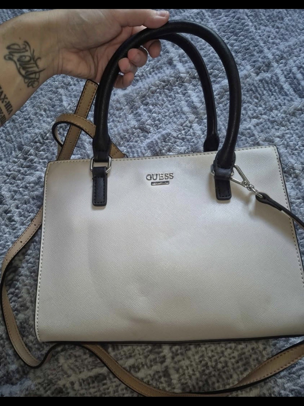 GUESS Bundle - Picture 5 of 9